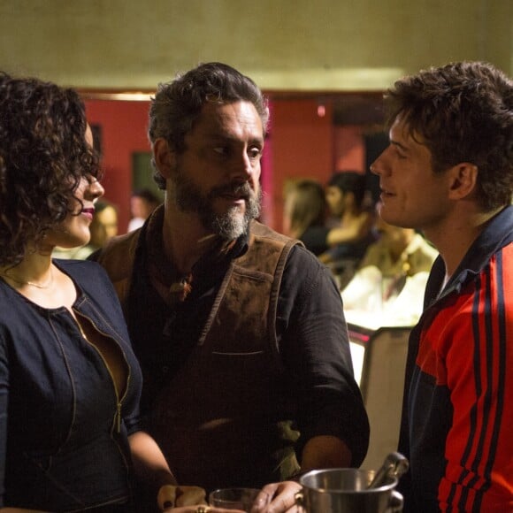 Nonato (Marco Pigossi), irmão de Maria (Alice Wegmann), sumiu após jogar charme para Joana (Maeve Jinkings), amante de Pedro (Alexandre Nero), na supersérie 'Onde Nascem os Fortes'
