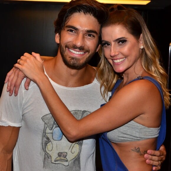 Deborah Secco tem ajuda do marido para falar com sotaque baiano na novela 'Segundo Sol': 'Ele me acentua, bota til na família, no amor (imitando sotaque baiano). Eu sou toda perdida'