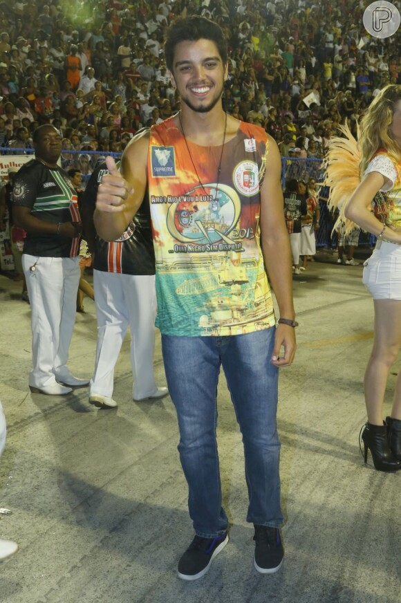 Rodrigo Simas vai desfilar pela Grande Rio ao lado da atriz Monique Alfradique