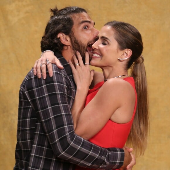 Deborah Secco não tem certeza se vai contracenar com o marido, Hugo Moura, em 'Segundo Sol'