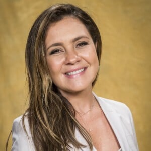 Adriana Esteves fala de inspirações para a personagem Laureta, na novela 'Segundo Sol': 'Já conheci várias Lauretas! Estou homenageando todas elas. Quanto mais louca, mais eu copio e vou fazendo meu mosaico'