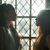 Catarina (Bruna Marquezine) e Amália (Marina Ruy Barbosa) se veem e a vilã descobre que a plebeia está viva no capítulo de quarta-feira, 9 de maio de 2018 da novela 'Deus Salve o Rei'