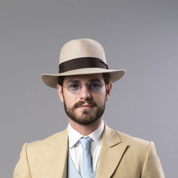 Camilo (Maurício Destri) fica mal ao saber que a mãe, Julieta (Gabriela Duarte), o impediu de arrumar emprego no capítulo de quinta-feira, 10 de maio de 2018 da novela 'Orgulho e Paixão'