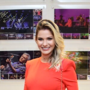 Andressa Suíta está grávida de 6 meses