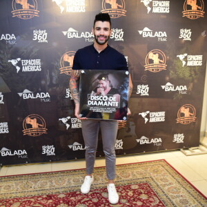 Gusttavo Lima ganhou um disco de diamante por seu trabalho