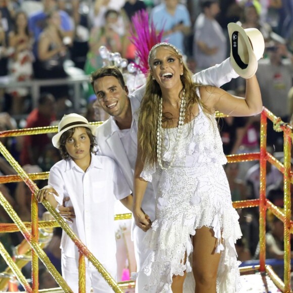 Ivete Sangalo com Daniel Cady e Marcelo no Carnaval de 2017 quando foi homenageada pela escola de samba Grande Rio