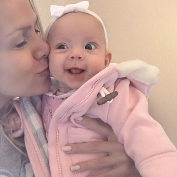 Manuela é a segunda filha de Eliana