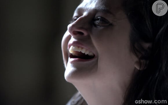 Cora (Drica Moraes) solta uma risada cheia de maldade, em cena de 'Império'
