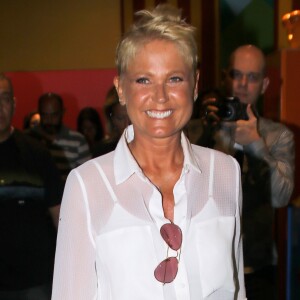 Xuxa Meneghel se declarou para a filha ao comentar a foto: 'Te amo consciente, inconsciente e no meu subconsciente. A saudade é de corpo, alma e coração. Volta logo para o meu colo'