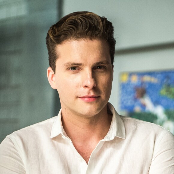 Thiago Fragoso recebeu comentários carinhosos de colega de elenco. 'O prazer é todo nosso, parceiro querido', disse Tainá Müller
