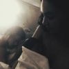 Débora Nascimento compartilhou a primeira foto com a filha, Bella, em seu Instagram, nesta segunda-feira, 30 de abril de 2018