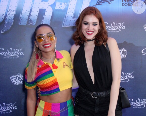 Anitta recebeu a ex-BBB Ana Clara no festival Funk-U no Rio de Janeiro, nesta segunda-feira, 30 de abril de 2018