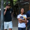 Ex-BBBs Gleici e Wagner chegam juntos em restaurante de Ipanema, na Zona Sul do Rio de Janeiro