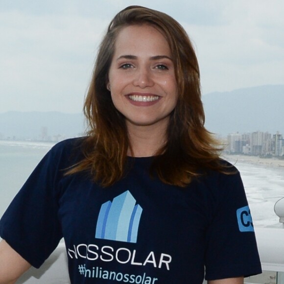 'Acho que é uma arte e é uma coisa que ajuda muito em saber como mudar o olhar, como evidenciar uma coisa e suavizar outra. Acho o máximo. Eu adoro passar várias camadas de máscaras de cílios', diz Leticia Colin