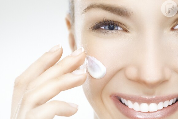 A farmacêutica defende que os pigmentos fortificam a proteção, mas que os cosméticos precisam combater tanto o UVB, como o UVA