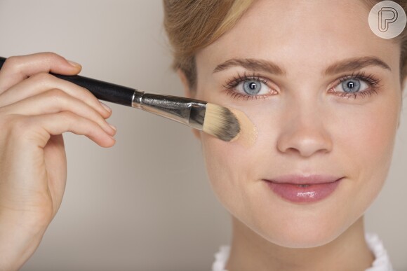 A dermatologista não recomenda substituir o protetor solar pelas maquiagens com FPS