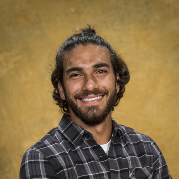 Robinho (Hugo Moura) também trabalha como garoto de programa para Laureta (Adriana Esteves) na novela 'Segundo Sol'