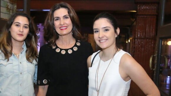 Fátima Bernardes lembra 20 anos em foto e fãs a comparam com filha: 'É a Laura?'