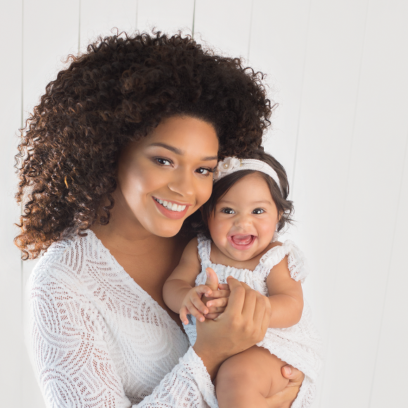 'Comemorando meu ano novo com você. Mudou cada amanhecer acordar com esse sorriso', falou Juliana Alves, mãe da pequena Yolanda