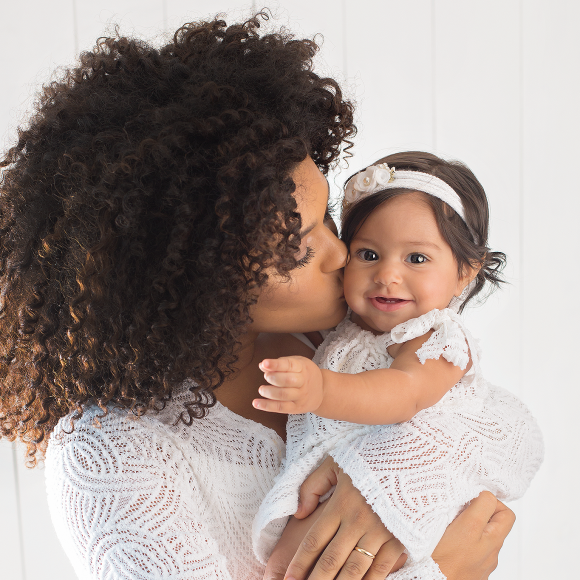 'Meu melhor presente. Que seu futuro seja lindo como o seu olhar. Te amo infinito', disse Juliana Alves