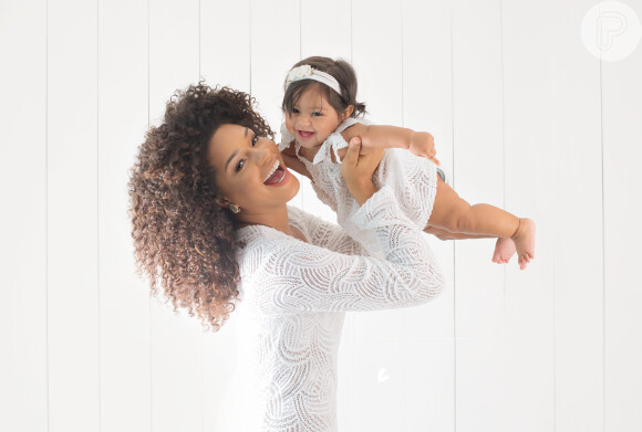 Yolanda, de 7 meses, protagonizou um ensaio fofo com a mãe, Juliana Alves