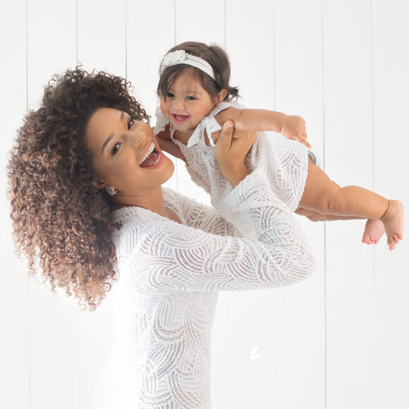 Yolanda, de 7 meses, protagonizou um ensaio fofo com a mãe, Juliana Alves