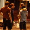 Hugo Bonemer e o namorado, Conrado Helt, trocaram carinhos no baixo Gávea, Zona Sul do Rio de Janeiro, nesta quinta-feira, 3 de maio de 2018