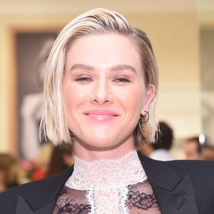 'Eu adoro gola alta e quando vi uma lingerie de gola alta, escolhi ela, de imediato', explica Fiorella Mattheis