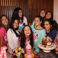 Mel Maia celebra 14 anos com festa do pijama e reúne amigas: 'Amo muito'