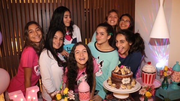 Mel Maia celebra 14 anos com festa do pijama e reúne amigas: 'Amo muito'