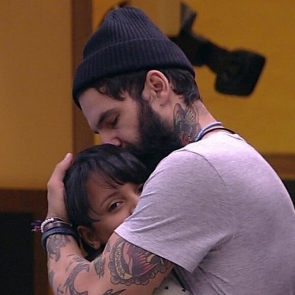 O ex-BBB Wagner também retribui o elogio à namorada: 'Admiração, leveza, cumplicidade e companheirismo. Por ela sempre, pra ela tudo'