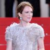 Julianne Moore também não esteve na premiação durante o Festival de Cannes 2014, mas apostou nas franjas em um vestido com particularidades brilhantes durante a premiére do filme 'Mapas para as Estrelas'