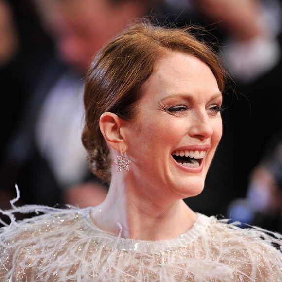 Com joias Chopard, a atriz americana Julianne Moore marcou presença na premiére do filme 'Mapas para as Estrelas' no Festival de Cannes 2014, mas não esteve presente na cerimônia para receber a Palma de Ouro