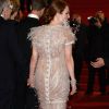 O vestido usado pela protagonista do filme 'Mapas para as Estrelas', vencedora de Melhor Atriz no Festival de Cannes 2014, é da grife Chanel Couture e os sapatos, do designer italiano Christian Louboutin