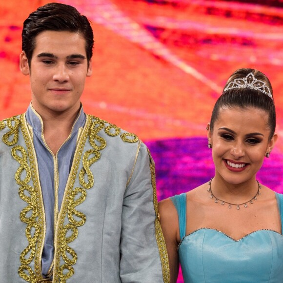 Mãe de Nicolas Prattes entregou namoro do ator com a bailarina Mayara Araújo 
