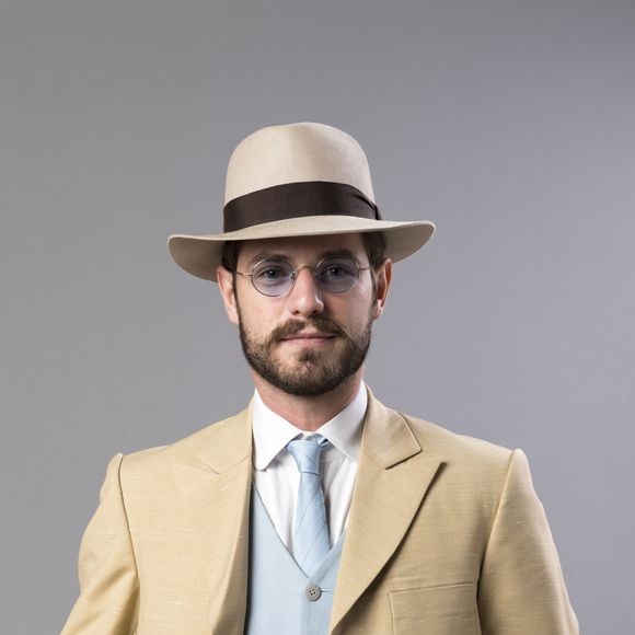 Camilo (Maurício Destri) se mostra grato por Darcy (Thiago Lacerda) no capítulo de sábado, 19 de maio de 2018 da novela 'Orgulho e Paixão'