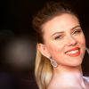 Scarlett Johansson pediu R$151 mil por uso de imagem indevido para promover o livro que já vendeu mais de 100 mil cópias desde seu lançamento no ano passado, além de exigir a condenação da editora por perdas e danos
 