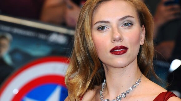 Scarlett Johansson vence processo contra escritor francês: 'Satisfeita'