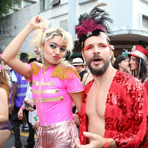 Sophie Charlotte curtiu o Carnaval de rua com o cabelo descolorido