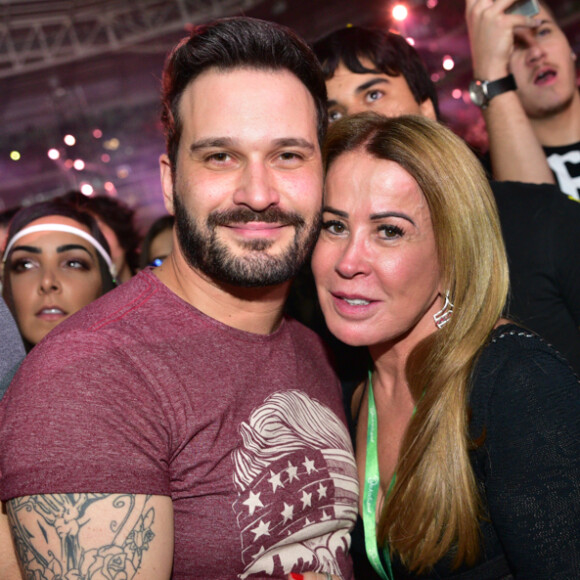 Zilu Camargo e namorado, Marco Antonio, se divertiram com o filho caçula da empresária, Igor e a noiva dele, Amabylle