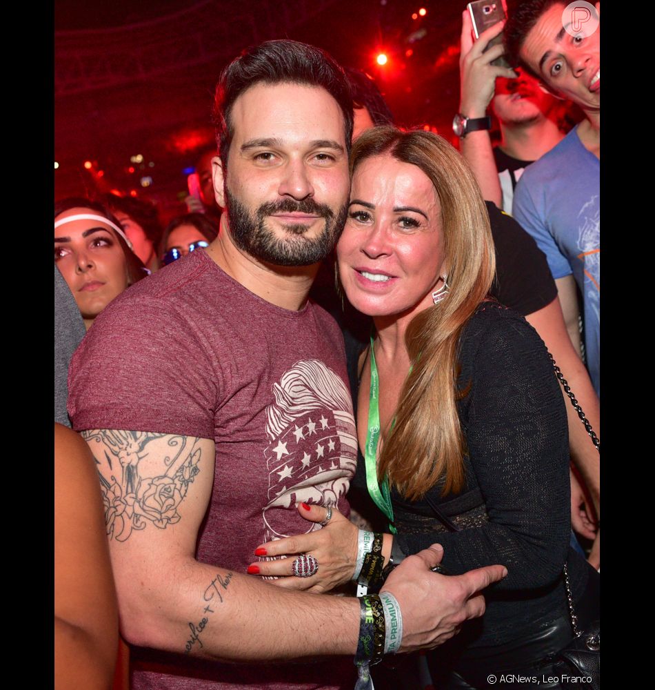 Zilu Camargo e namorado, Marco Antonio, assumiram o namoro em março deste ano Purepeople Zilu Camargo e namorado, Marco Antonio, assumiram o namoro em março deste ano Purepeople