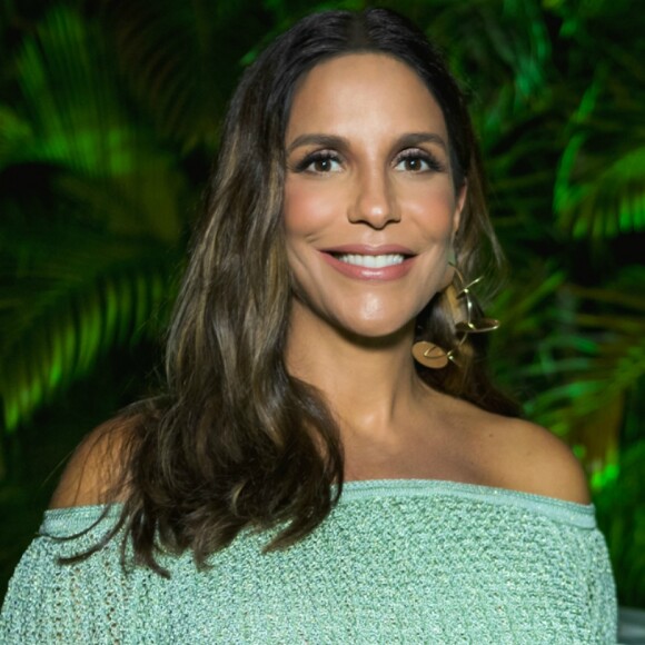 Ivete Sangalo mostra amamentação de filha gêmea neste domingo, dia 06 de maio de 2018