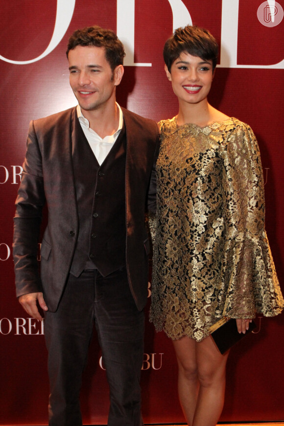 Namorados, Sophie Charlotte e Daniel de Oliveira posam em festa de lançamento da novela 'O Rebu', no Rio