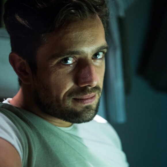 Renato (Rafael Cardoso) decide não entregar Tomaz (Vitor Figueiredo) no fim do sequestro do garoto na última semana da novela 'O Outro Lado do Paraíso'