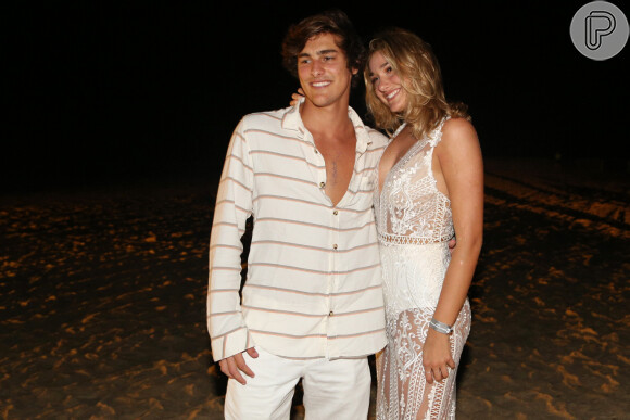 Sasha Meneghel e Bruno Montaleone assumiram o namoro em dezembro do ano passado e passaram o Réveillon juntos em São Miguel do Gostoso, em Alagoas