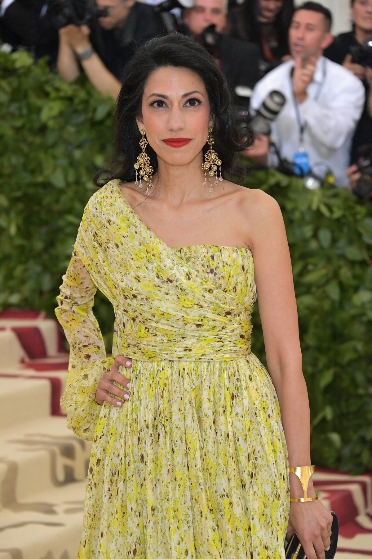 The Huma Abedin Physique Mystery Solved: Height, Weight & More