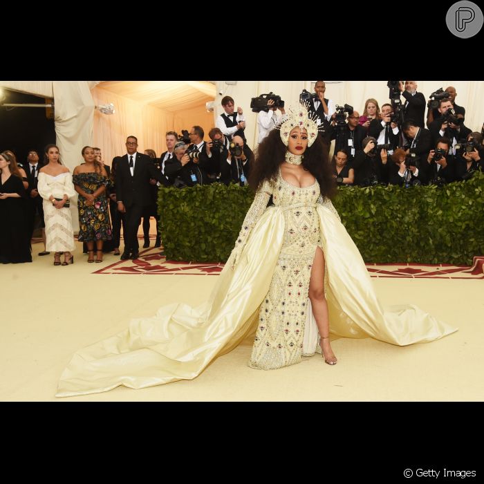 Grávida, A Rapper Cardi B Usou Look Moschino No Met Gala 2018 - Purepeople