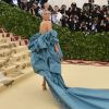 Diane Kruger apostou na tendência dos looks com supercauda no Met Gala 2018 