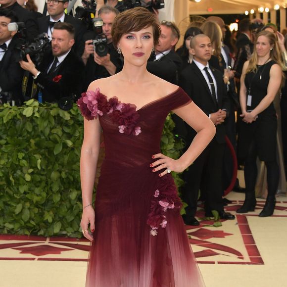 Scarlett Johansson de Marchesa no Met Gala 2018