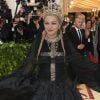 Madonna foi de viúva gótica para o baile de gala do The Metropolitan Museum of Art, em Nova York, nesta segunda-feira, 7 de maio de 2018